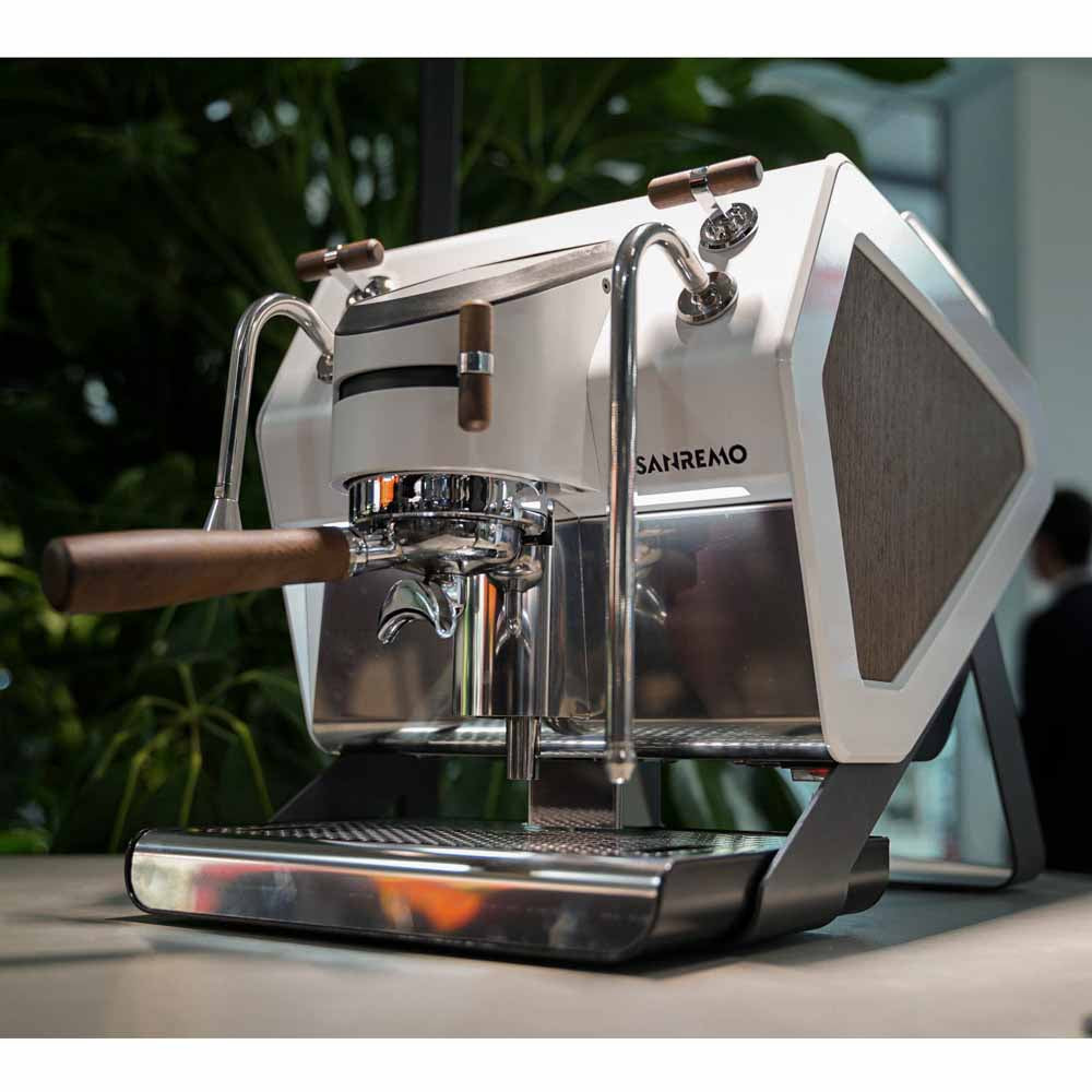 Modular commercial coffee machine for customizable solutions