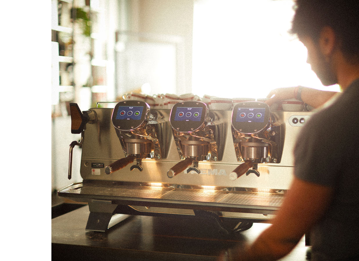 Exploring the Craft of Espresso Brewing: A Guide to Traditional Espresso Machines